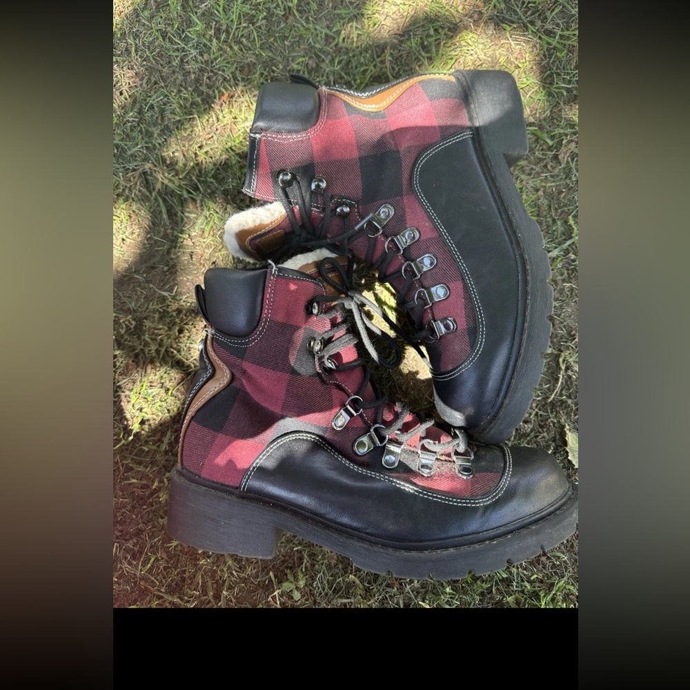 Gloria Vanderbilt Red and Black Boots